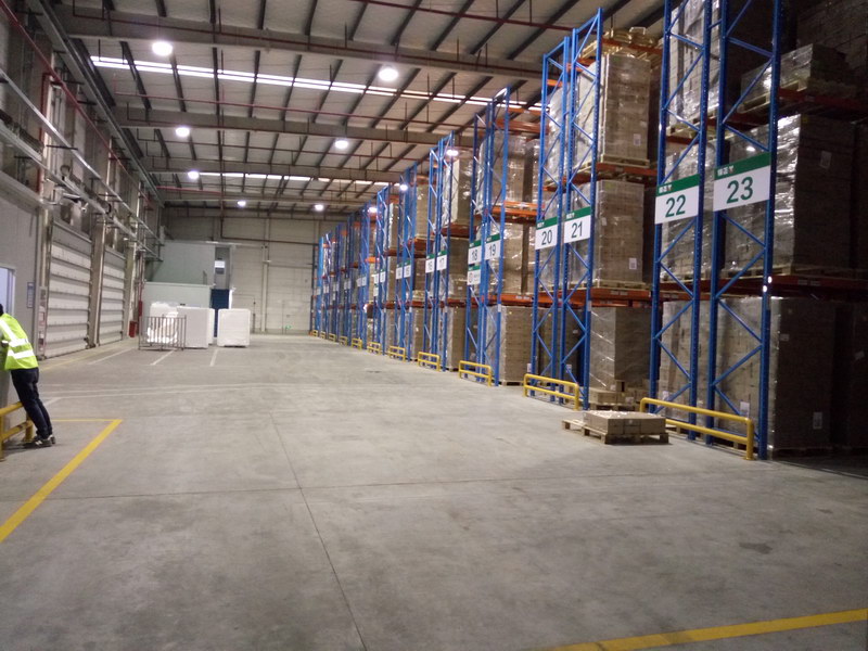 物流倉庫1